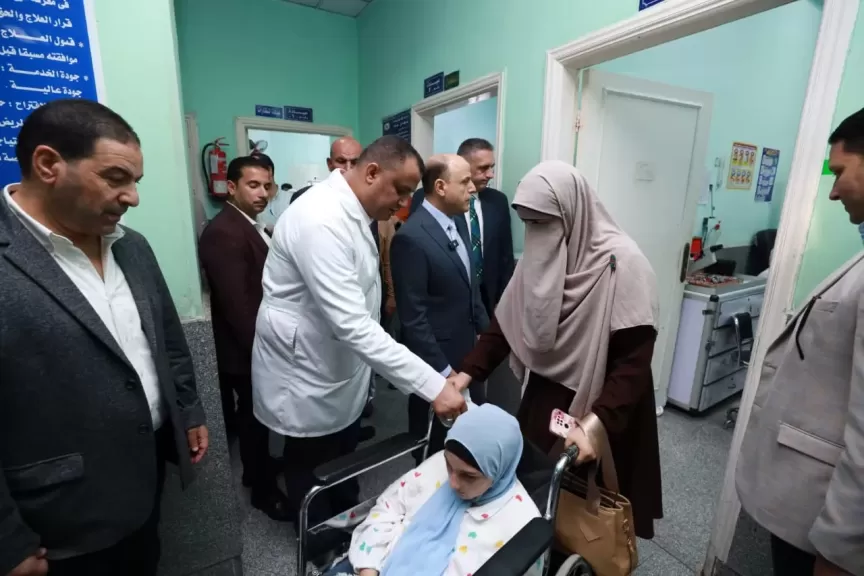 محافظ كفرالشيخ يتفقد مركز طب وجراحة العيون ويشيد بمستوى الخدمات الطبية والتخصصية المقدمة للمواطنين