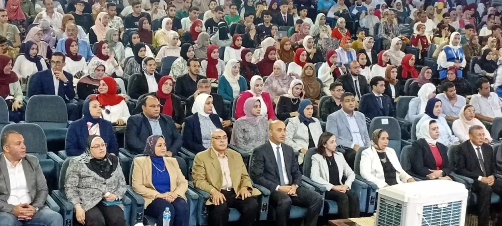 محافظ البحيرة ورئيس جامعة دمنهور يشهدان مؤتمر ”اختر كليتك” لطلاب الثانوية العامة