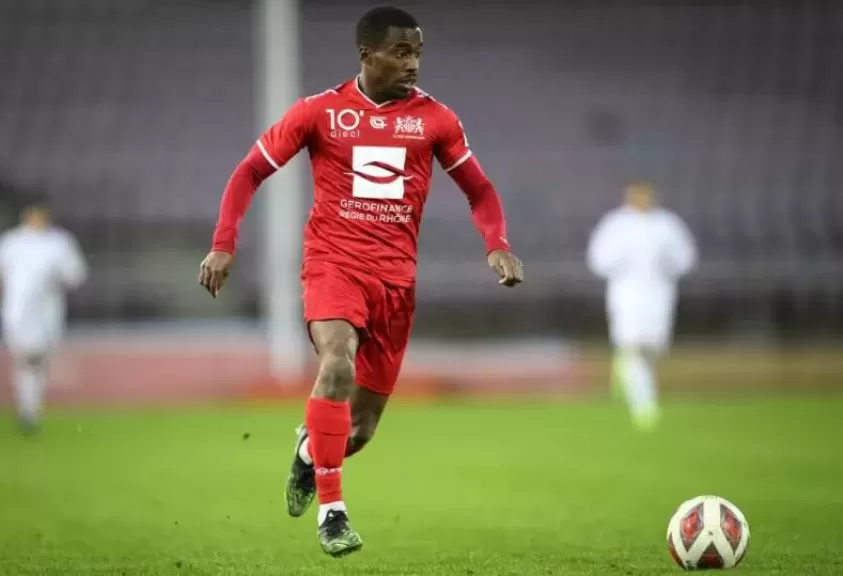 تفاصيل خلاف الزمالك وتيدي أوكو بعد تعثر انتقاله إلى القلعة البيضاء