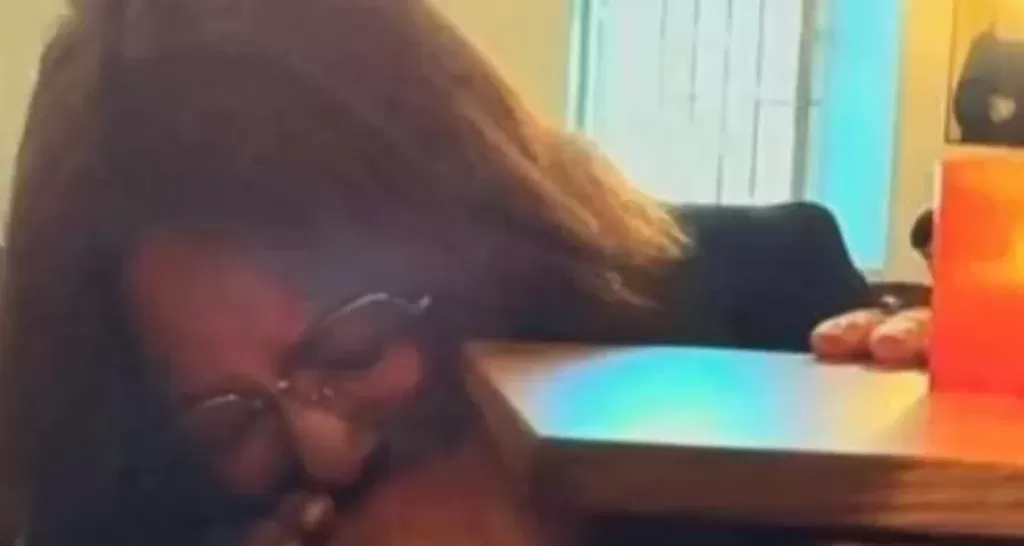 كارمن لبس تنهار فى البكاء وتحتضن نعش زياد الرحباني