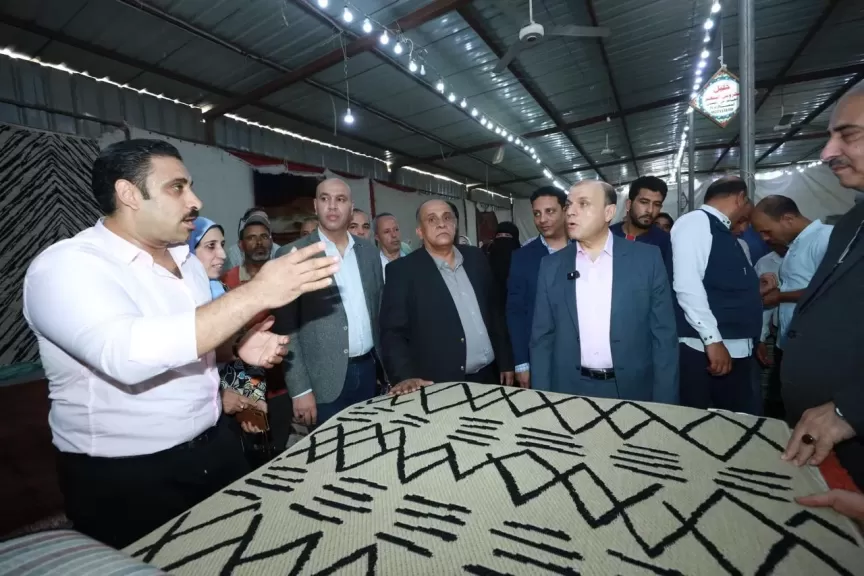 محافظ كفرالشيخ يتفقد سوق «اليوم الواحد» بمطوبس بتخفيضات تصل إلى 30%