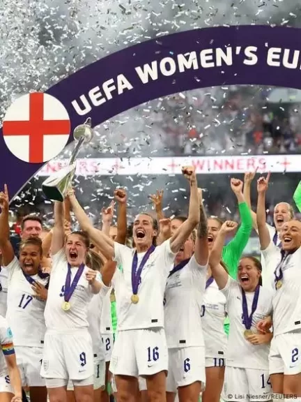 استقبال جماهيري حافل لمنتخب إنجلترا للسيدات بعد التتويج بلقب أمم أوروبا