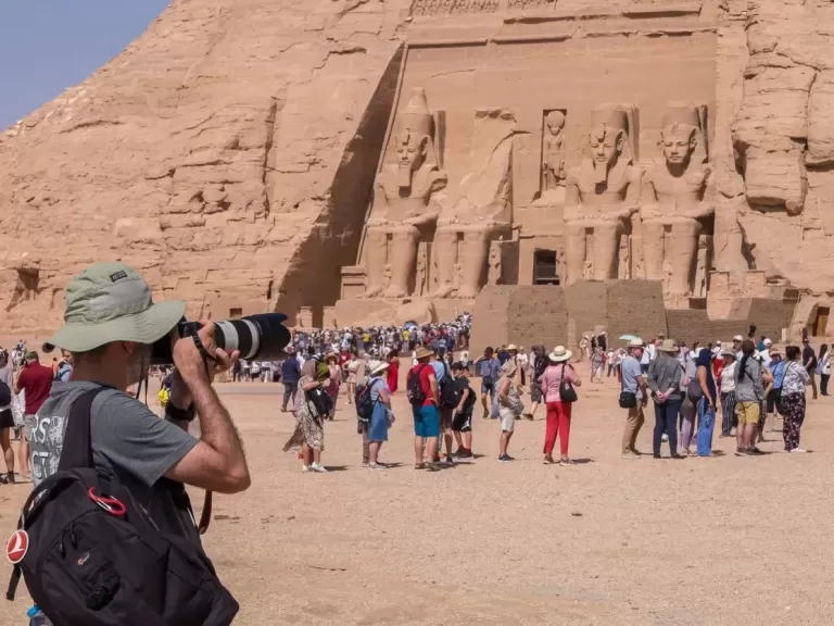 قفزة في إيرادات السياحة خلال النصف الأول من 2025.. وخطط للوصول إلى 30 مليون سائح