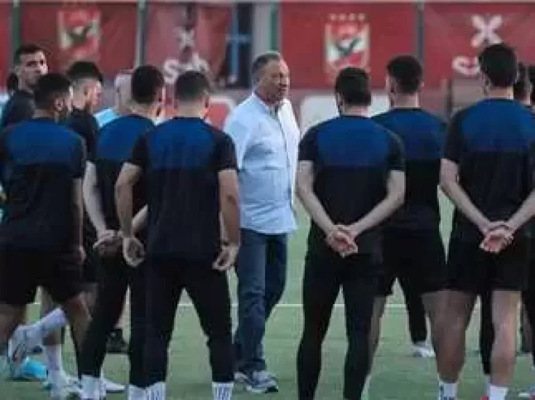 نجم الأهلي السابق يفتح النار على الخطيب.. النادي يدار بالشللية والصحاب