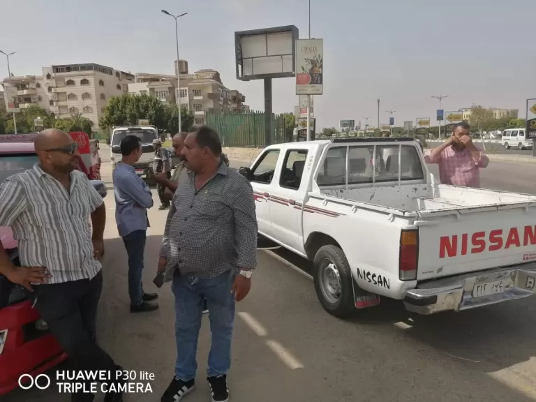 حملات يومية لرفع الإشغالات من الشوارع لتحقيق الإنضباط.. واستعادة المظهر الحضاري بالعبور