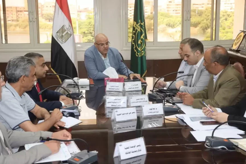 محافظ القليوبية يعقد اجتماعًا موسعًا لمتابعة أعمال تطوير طريق الجمهورية بأبو زعبل وشارع أحمد عرابي بشبرا الخيمة