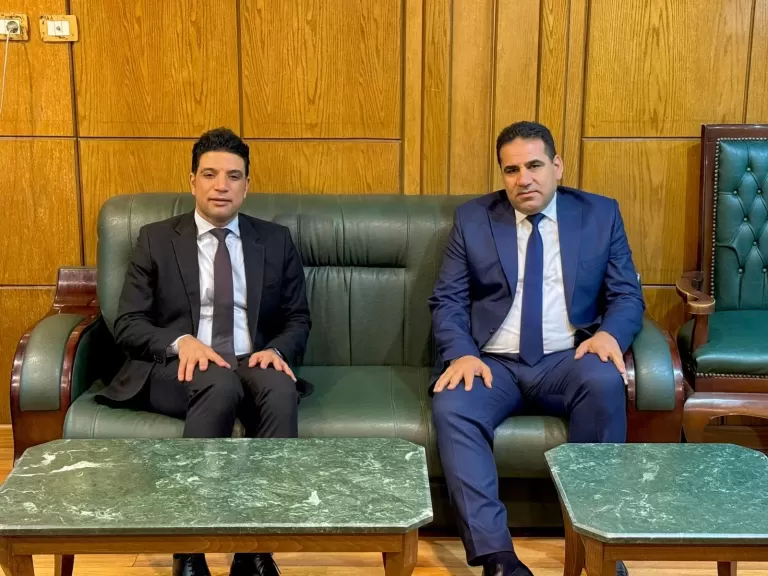نائب محافظ سوهاج يُهنئ مدير الأمن الجديد اللواء حسن عبدالعزيز بمناسبة توليه مهام منصبه