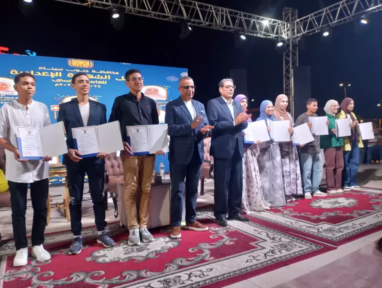 محافظ جنوب سيناء يكرم  أوائل الشهادات العامة والموهوبين رياضيا