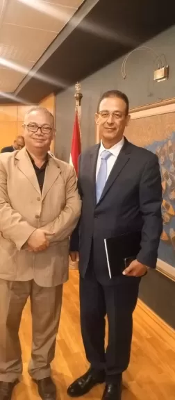 السفير عاطف سالم مع الزميل نوفل البرادعي