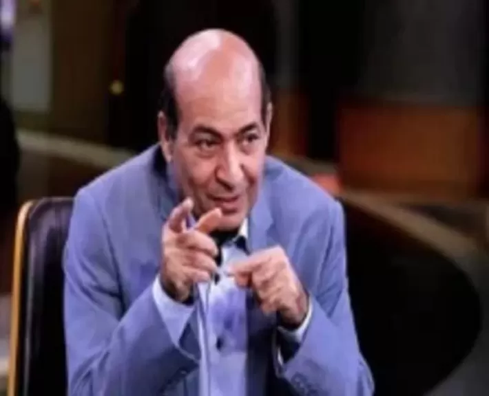 الشناوي: كم مطرب فى مصر يرتدى حلق؟ وهل هو متعارف عليه فى المجتمع المصرى بالنسبة للرجل؟