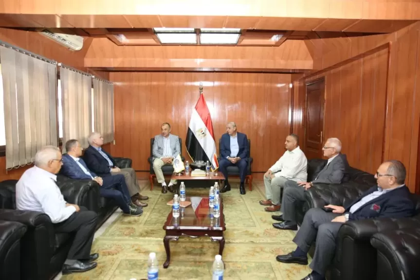 وزير قطاع الأعمال العام يلتقي محافظ الغربية وأعضاء مجلس النواب قبل الجولة الميدانية بالمحافظة