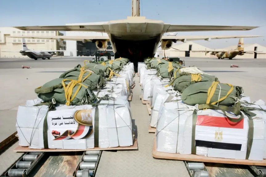 مصر تواصل أعمال الإسقاط الجوي للمساعدات الإنسانية على قطاع غزة