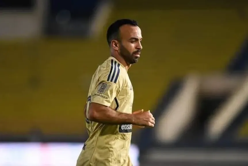 الأهلي ينهي الشوط الأول متقدمًا على منتخب الشباب بهدف جراديشار