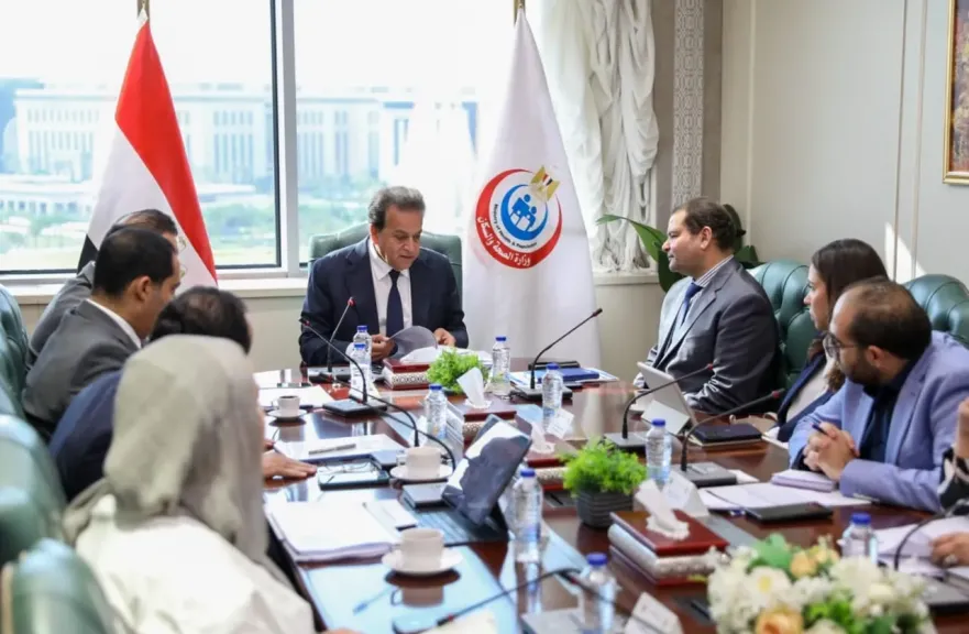 وزير الصحة يعقد اجتماعاً مع هيئتي «التأمين الصحي الشامل والرعاية الصحية»