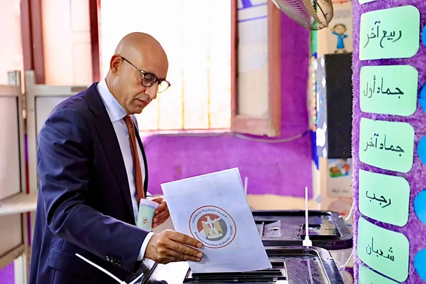وزير التعليم يُدلي بصوته في انتخابات مجلس الشيوخ 2025