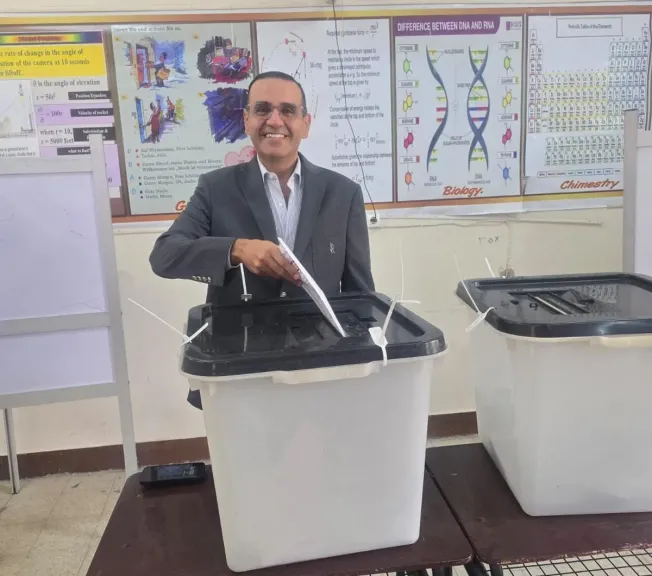 النائب محمد المنزلاوي يدلي بصوته بمدرسة عزيز اباظه ويدعو 63 مليون ناخب للمشاركة