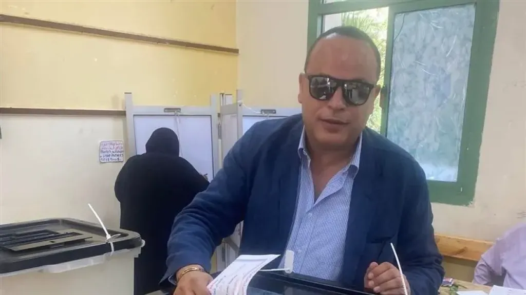 تامر عبد المنعم يدلي بصوته الانتخابي لمجلس الشيوخ 2025