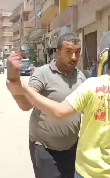 القبض على سائق توك توك اعتدى على سيدة وابنتها بسبب الأجرة في المحلة