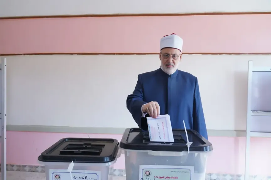 وكيل الأزهر يُدلي بصوته في انتخابات الشيوخ 2025.. ويؤكد: المشاركة واجب وطني