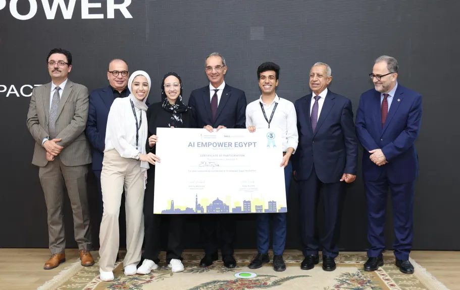 وزير الاتصالات يكرم الفائزين