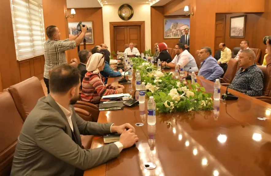 مشكلات استمرت لسنوات.. محافظ بورسعيد يبحث مع ”القابضة للمياه” حلولًا عاجلة وتوسعات شاملة للنهوض بمنظومة الصرف الصحي والمياه