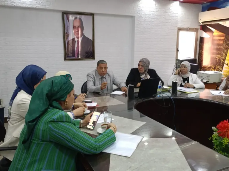 وكيل تعليم الجيزة يتابع امتحانات «الدور الثاني» للشهادة الإعدادية