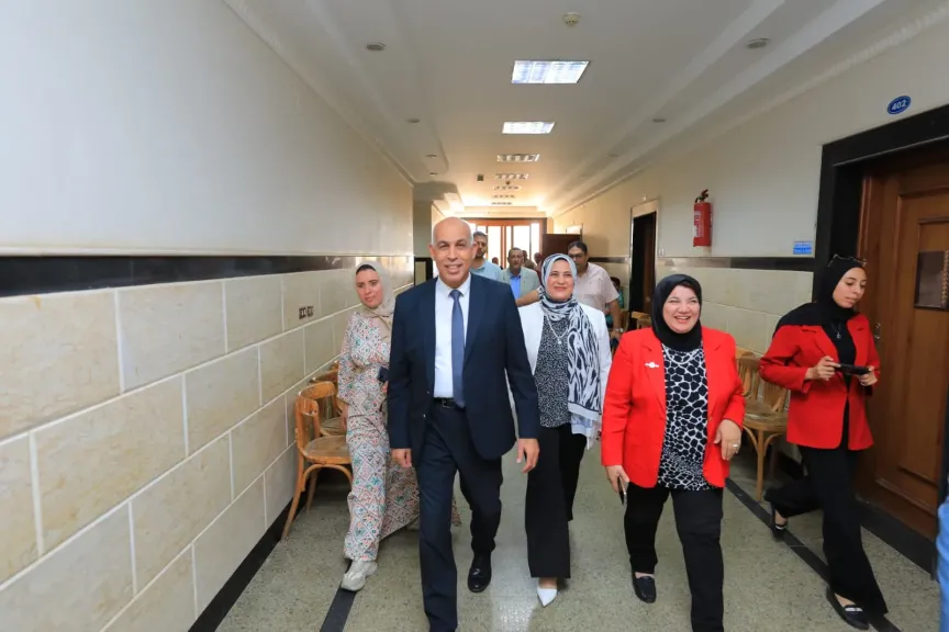 رئيس جامعة كفر الشيخ يتفقد معامل الحاسب الآلي بكلية التربية النوعية