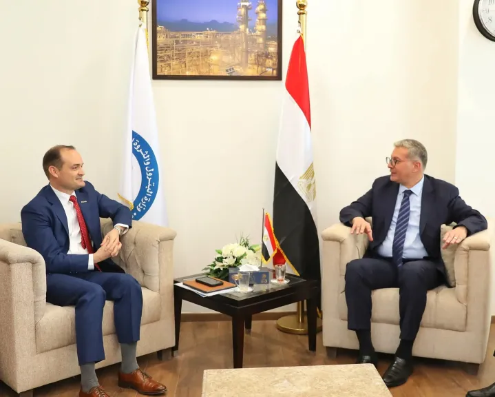 وزير البترول يلتقي النائب الأول لرئيس شركة أباتشي الأمريكية ورئيس شركة خالدة للبترول ”شركة العمليات المشتركة بين قطاع البترول وأباتشي