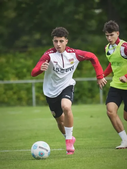بلال عطية يبهر شتوتجارت.. وينتظر بلوغ الـ18 لتوقيع أول عقد احترافي