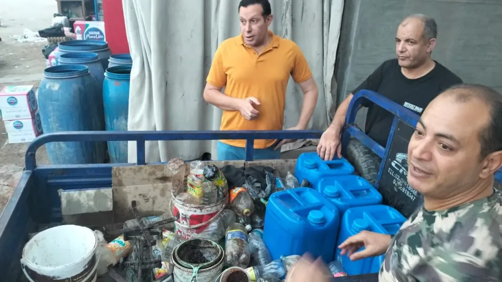 ضبط 200 لتر زيت طعام مستعمل قبل إعادة تدويره وبيعه للمواطنين بمطوبس في كفرالشيخ