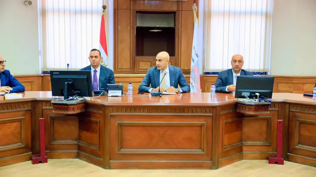 تفاصيل اجتماع «عبداللطيف» بقيادات التربية والتعليم بالقاهرة والجيزة: دعم الوزارة للقيادات الناجحة