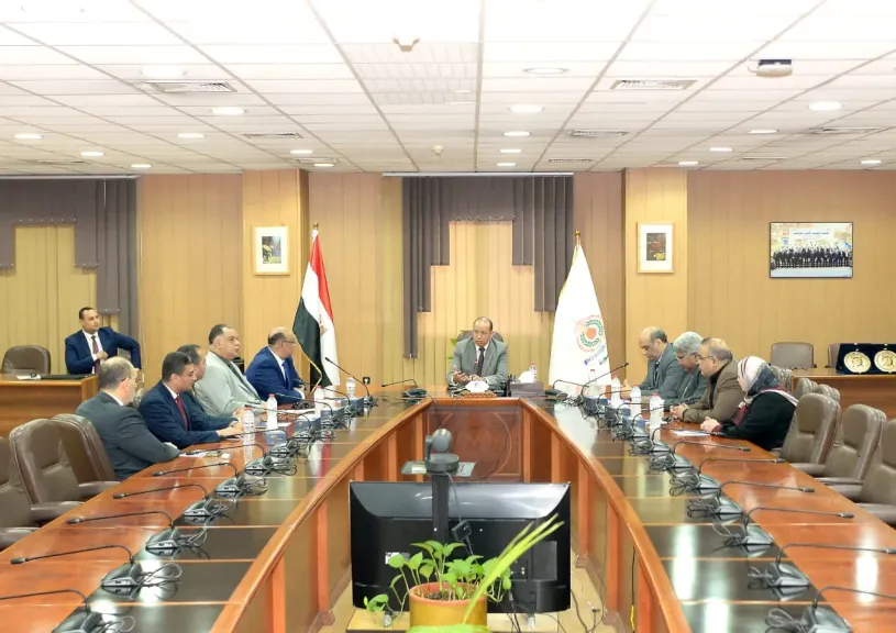 رئيس جامعة المنصورة يُكرِّم قيادات المستشفيات الجامعية السابقة ويؤكِّد استمرار مسيرة التطوير