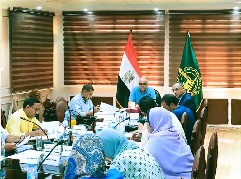 محافظ القليوبية يترأس اجتماع مجلس المناطق الصناعية لتشجيع الإستثمار ودعم المستثمرين