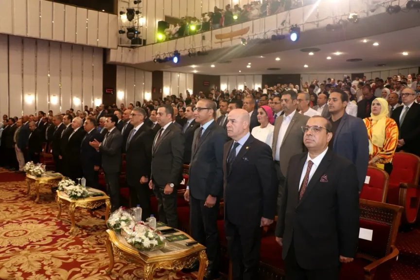 تحت رعاية رئيس الجمهورية.. وزير الشباب والرياضة ومحافظا الدقهلية والجيزة يشهدون ختام الموسم الخامس لمهرجان ”إبداع” لأعضاء مراكز الشباب