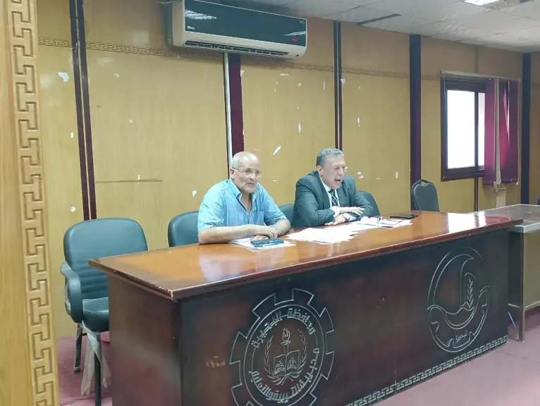 وكيل ”تعليم البحيرة” يناقش استعدادات وتجهيزات المدارس لاستقبال العام الدراسي الجديد