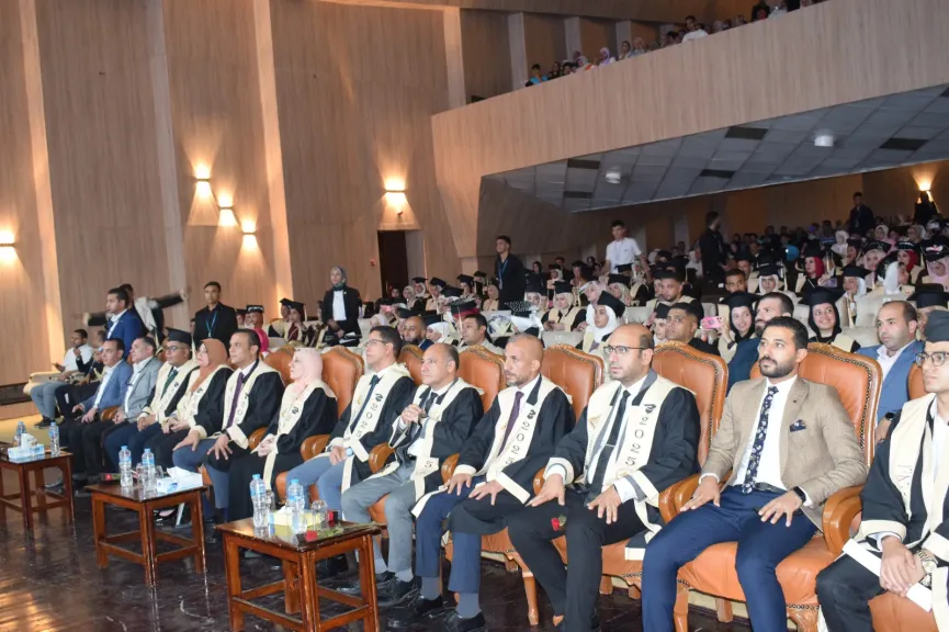 رئيس جامعة بنها يشهد حفل تخريج دفعة جديدة من طلاب كلية علوم الرياضة