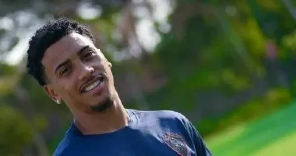 لاعبي الزمالك ينظمون ممر شرفي للبرازيلي خوان ألفينا بيزيرا