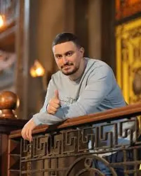 ياسين السقا :”  أتعلمت الإلتزام من النجوم الكبار..  وأنتقادات مسلسل سيد الناس معناها أنه متشاف”