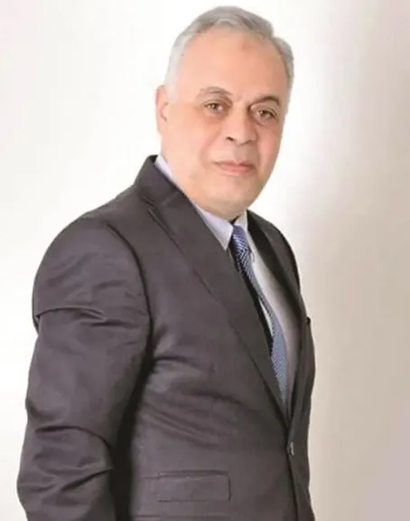 ”أشرف ذكي ” يكلف الفنان  محمد عصمت برئاسة لجنة العروض بمهرجان النقابة