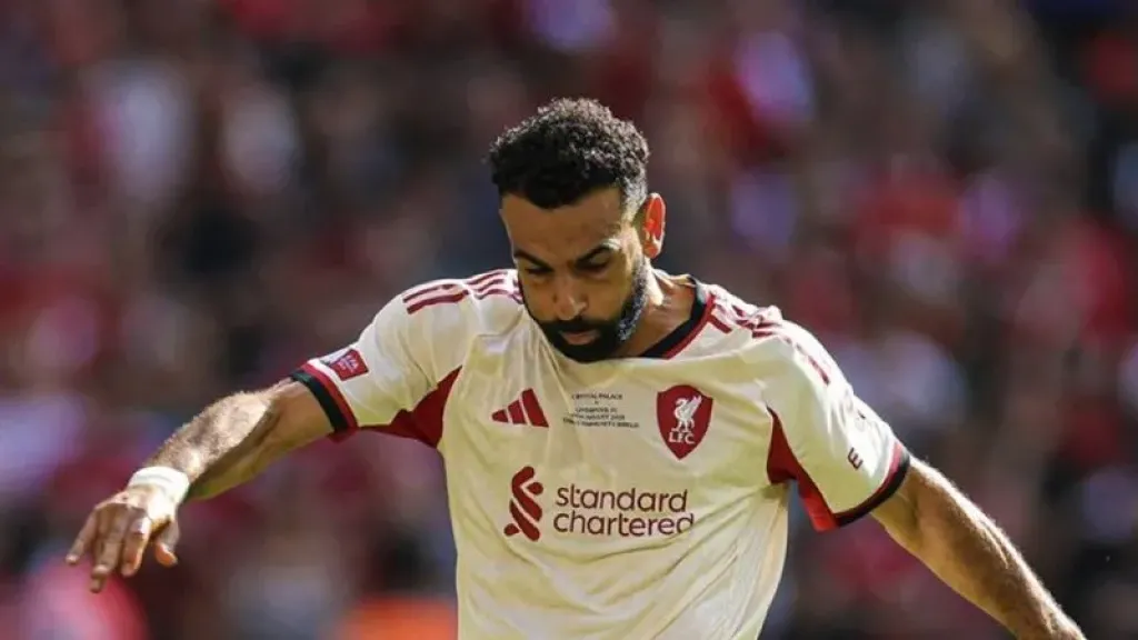 محمد صلاح يواجه مشاكل تؤثر على أدائه مع الريدز.. سلوت السبب