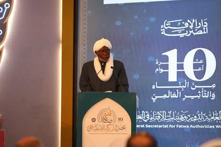 خلال تسلُّمه جائزة ”القرافي” بمؤتمر الإفتاء العالمي.. مفتي تشاد يؤكد: جائزة الإمام القرافي تمثل تقديرًا لبلادي وحافزًا لمواصلة خدمة العمل الإفتائي