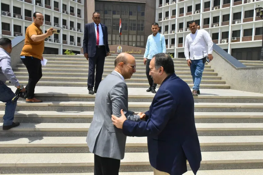 محافظ أسيوط يهنئ المنشاوي بتجديد الثقة رئيسًا لجامعة أسيوط ويؤكد استمرار الشراكة للتنمية