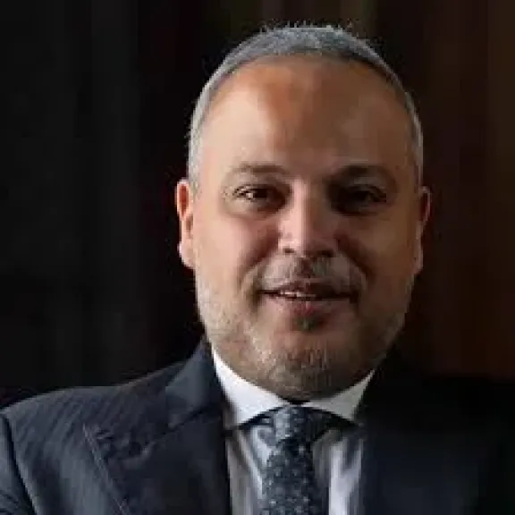 ” لو ضربه بالرصاص مش هتعملوا كل ده” تامر عبد المنعم يدافع عن أحمد عبد العزيز ضد هجوم التواصل الإجتماعي