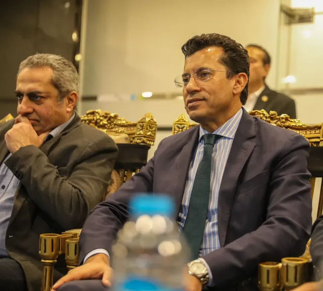 وزير الرياضة يدعم منتخب الناشئين أمام الدنمارك  في مونديال اليد