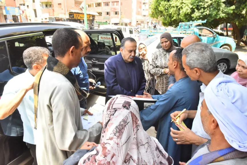 محافظ أسيوط يتكفل بعلاج رضيعة تعاني مشكلة خطيرة في شريان ذراعها على نفقة الدولة