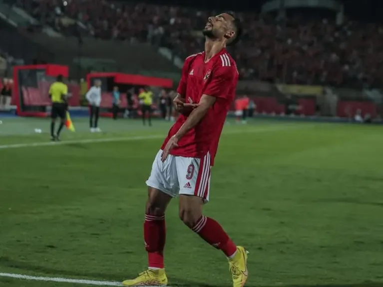شوبير يكشف موقف أحمد عبد القادر من الاستمرار مع الأهلي