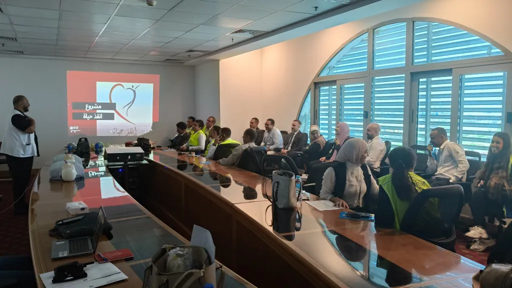 ”الصحة” تستكمل المرحلة الرابعة من تدريب العاملين بمطار القاهرة على أجهزة إزالة الرجفان القلبي