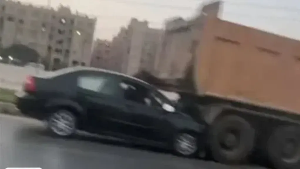 يدرس الطب والآخر سياسة واقتصاد..ضبط المتهمين بمطاردة فتاتين على طريق الواحات