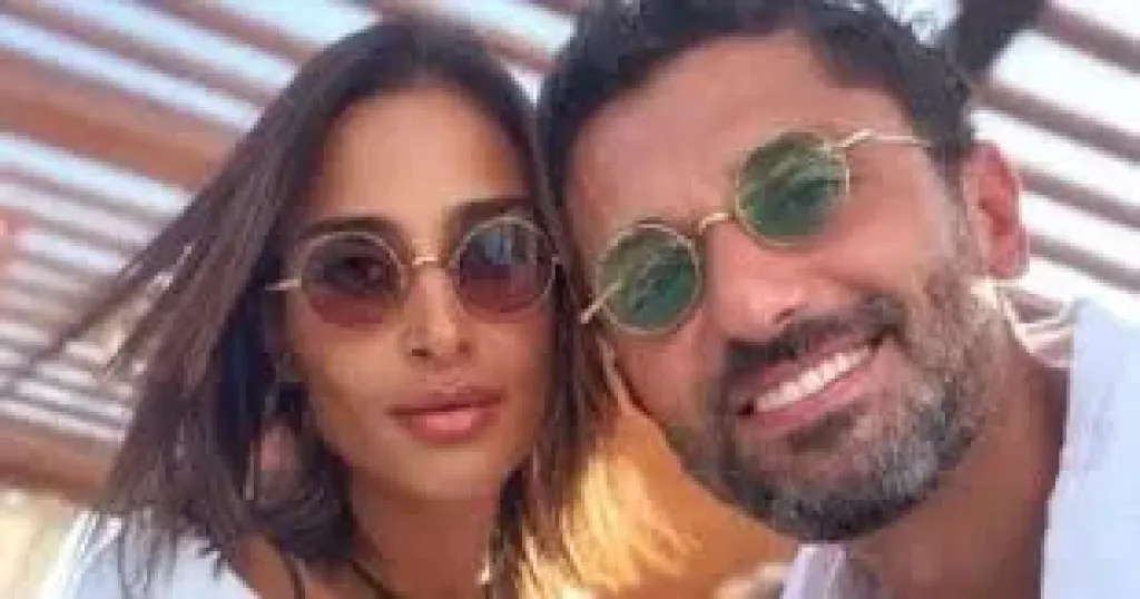 كريم محمود عبد العزيز ينفى شائعات انفصاله عن زوجته ”بصورة وقلب وكلمة بحبك”
