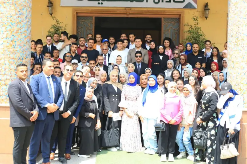 بمناسبة اليوم العالمي للشباب.. نائب محافظ سوهاج يلتقي عدداً من شباب المحافظة ويؤكد دعم الدولة لتمكينهم